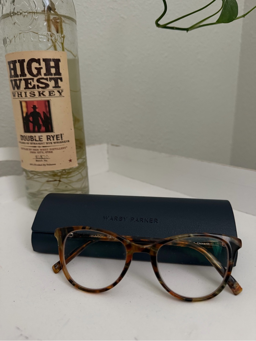 Warby Parker Tortoiseshell Round Frames with Navy Case